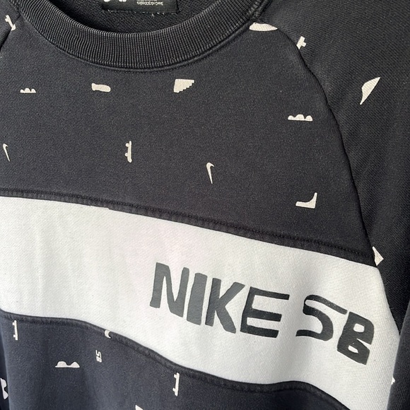 Nike Skateboard Black White Crewneck Sweatshirt - Picture 2 of 8
